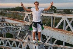 “死亡自拍”成真:青年高楼